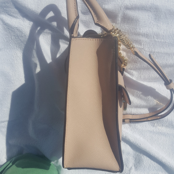 Michael Kors medium tote style purse & wallet - Picture 8 of 8